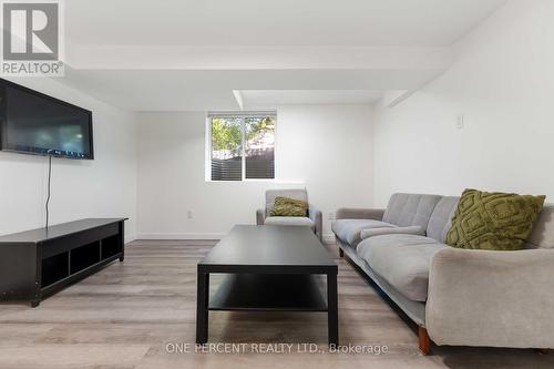 933 Kincaid Court, Ottawa, ON - Indoor Photo Showing Living Room