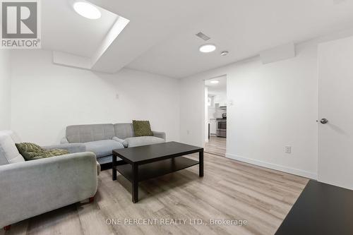 933 Kincaid Court, Ottawa, ON - Indoor Photo Showing Living Room