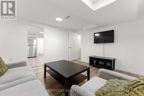 933 Kincaid Court, Ottawa, ON - Indoor Photo Showing Living Room