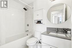 Main bathroom - 