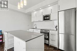 Pot lights & quartz counters - 