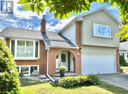 524 CENTRE STREET N  Whitby (Downtown Whitby), ON L1N 4T6