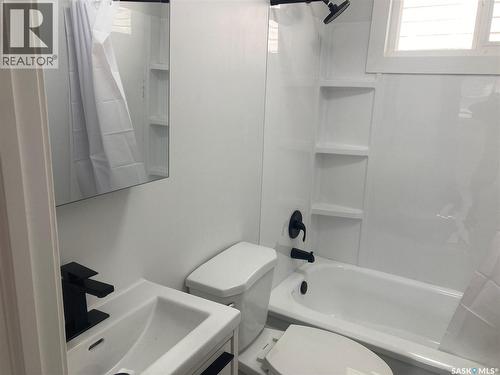349 X Avenue S, Saskatoon, SK - Indoor Photo Showing Bathroom