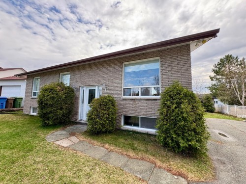 1573 Rue Paradis  Rouyn-Noranda, QC J9X 6E1