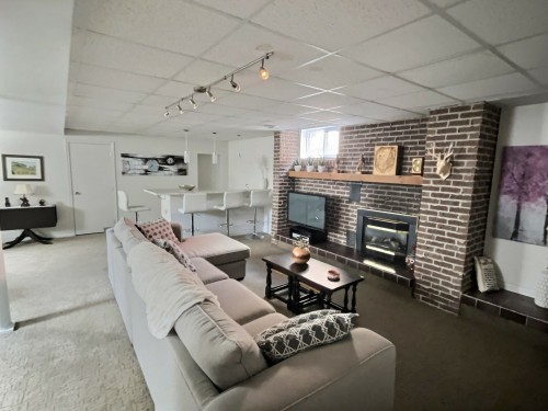 Salle familiale - 166 18E Rue, Rouyn-Noranda, QC - Indoor Photo Showing Living Room With Fireplace