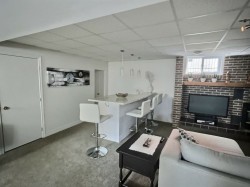 Family Room - 