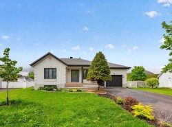 40 Rue Pasteur Notre-Dame-De-L'Île-Perrot, QC H7W 1Z2