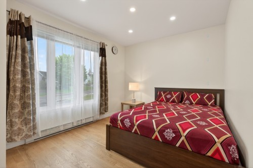 Chambre à coucher - 40 Rue Pasteur, Notre-Dame-De-L'Île-Perrot, QC - Indoor Photo Showing Bedroom