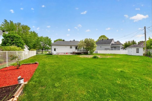 Cour - 40 Rue Pasteur, Notre-Dame-De-L'Île-Perrot, QC - Outdoor With Backyard