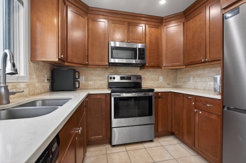 Cuisine - 40 Rue Pasteur, Notre-Dame-De-L'Île-Perrot, QC - Indoor Photo Showing Kitchen With Double Sink