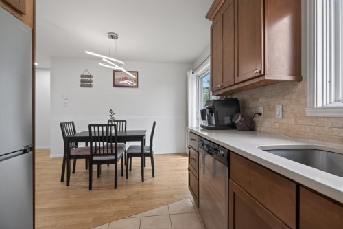 Vue d'ensemble - 40 Rue Pasteur, Notre-Dame-De-L'Île-Perrot, QC - Indoor Photo Showing Kitchen