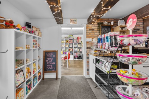 Commerce - 2952 Ch. Ste-Marie, Mascouche, QC - Indoor