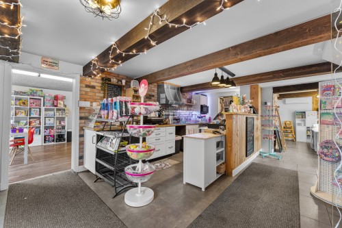 Commerce - 2952 Ch. Ste-Marie, Mascouche, QC - Indoor