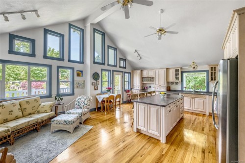 921 Marchmont Rd, Duncan, BC 