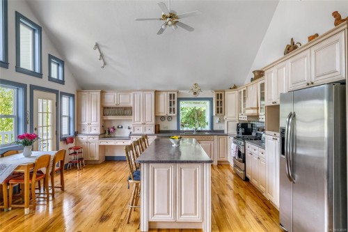 921 Marchmont Rd, Duncan, BC 