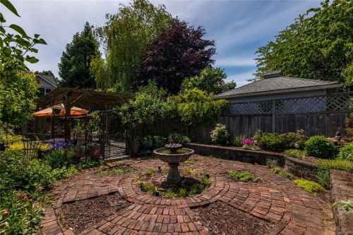 921 Marchmont Rd, Duncan, BC 