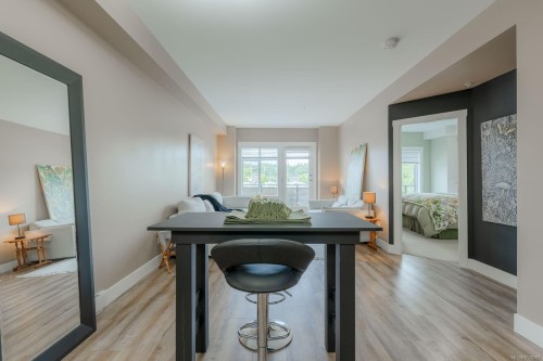 #206-5822 Garden St, Duncan, BC - Indoor