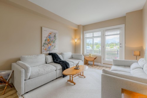 #206-5822 Garden St, Duncan, BC - Indoor Photo Showing Living Room