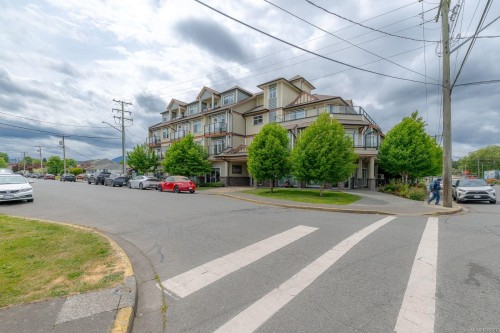#206-5822 Garden St, Duncan, BC - Outdoor With Facade