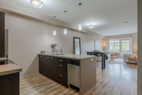#206-5822 Garden St, Duncan, BC - Indoor Photo Showing Kitchen With Double Sink