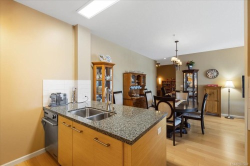 #711-38 Front St, Nanaimo, BC - Indoor Photo Showing Kitchen With Double Sink