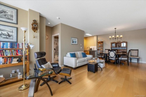 #711-38 Front St, Nanaimo, BC - Indoor Photo Showing Living Room