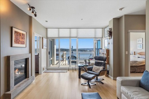 #711-38 Front St, Nanaimo, BC - Indoor Photo Showing Living Room With Fireplace