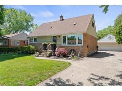 3233 DANDURAND Windsor, ON N9E 2E9