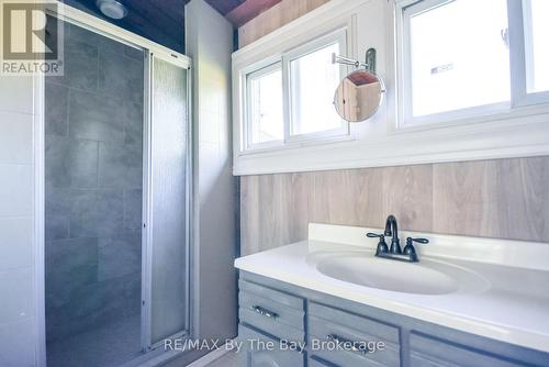 Ensuite Walk-in Shower - 22 Talon Trail, Tiny, ON - Indoor Photo Showing Bathroom