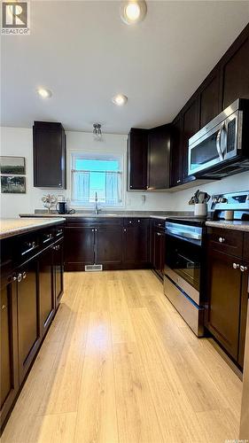 230 Veltkamp Lane, Saskatoon, SK - Indoor Photo Showing Kitchen