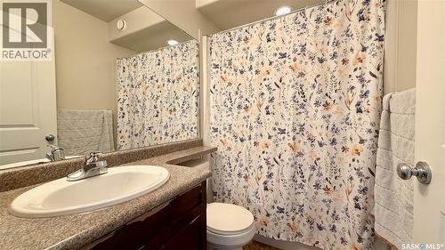 230 Veltkamp Lane, Saskatoon, SK - Indoor Photo Showing Bathroom