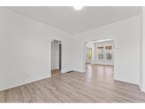 855 Hall Avenue, Windsor, ON 