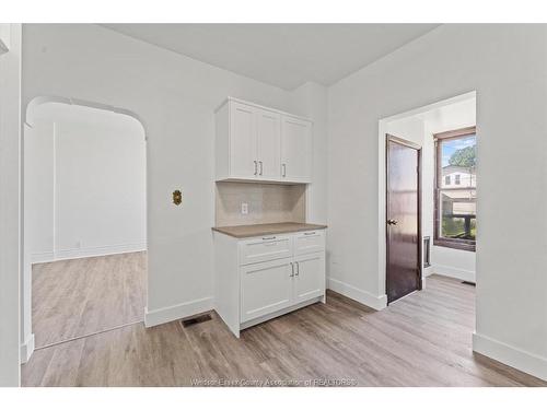 855 Hall Avenue, Windsor, ON 
