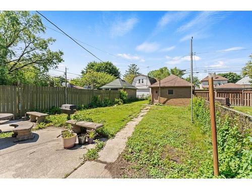 855 Hall Avenue, Windsor, ON 