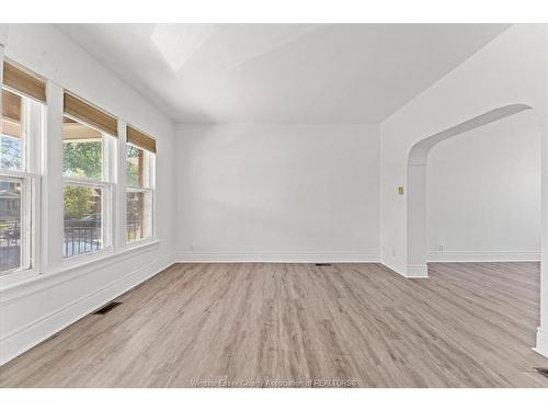 855 Hall Avenue, Windsor, ON 