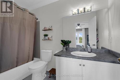 4 Parkside Crescent, Essa, ON - Indoor Photo Showing Bathroom