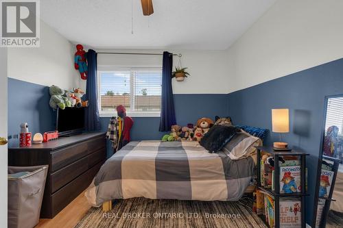 4 Parkside Crescent, Essa, ON - Indoor Photo Showing Bedroom
