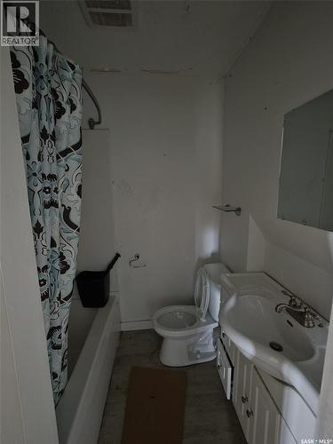 700 Railway Avenue, Dysart, SK - Indoor Photo Showing Bathroom