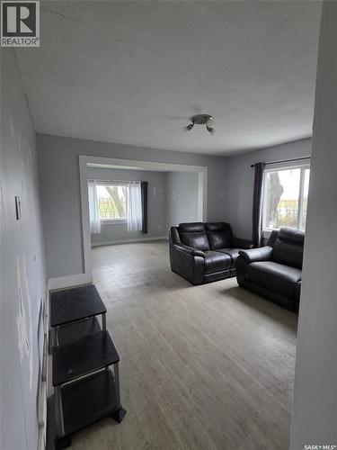 700 Railway Avenue, Dysart, SK - Indoor Photo Showing Living Room