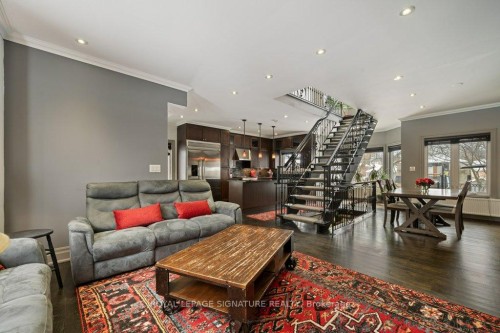 12 Willowhurst Crescent, Toronto, ON - Indoor Photo Showing Living Room