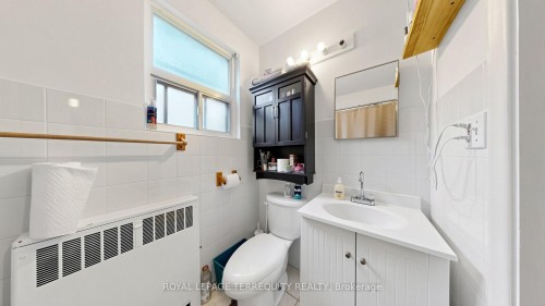 321 Lakeshore Road E, Mississauga, ON 