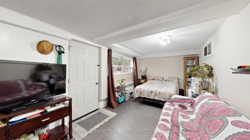321 Lakeshore Road E, Mississauga, ON 