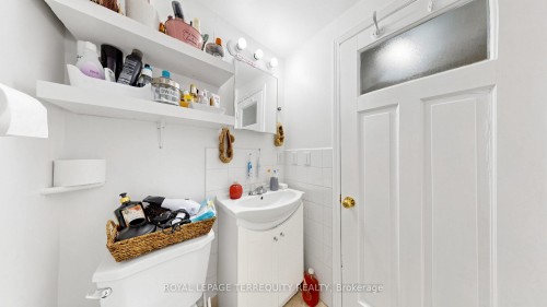 321 Lakeshore Road E, Mississauga, ON 