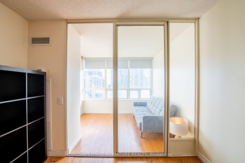 1604-7 Bishop Avenue, Toronto, ON - Indoor