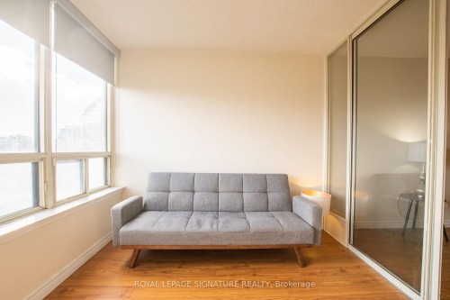 1604-7 Bishop Avenue, Toronto, ON - Indoor Photo Showing Other Room