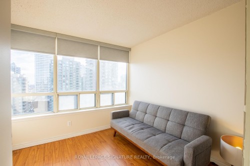 1604-7 Bishop Avenue, Toronto, ON - Indoor Photo Showing Living Room