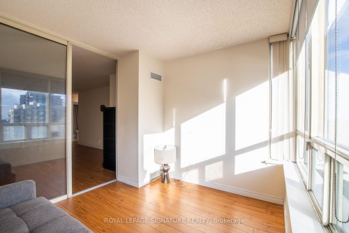 1604-7 Bishop Avenue, Toronto, ON - Indoor Photo Showing Other Room