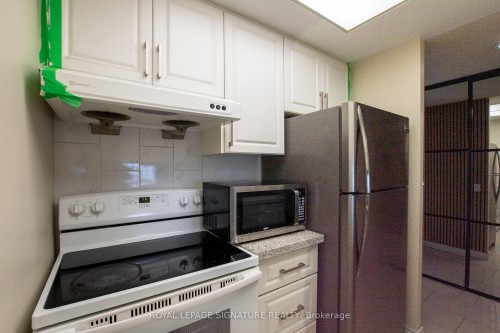1604-7 Bishop Avenue, Toronto, ON - Indoor Photo Showing Kitchen