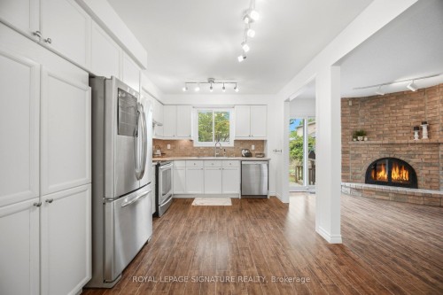 3453 Hannibal Road, Burlington, ON - Indoor Photo Showing Kitchen With Upgraded Kitchen