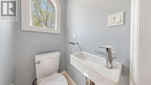3 Oakwood Place, Hamilton, ON - Indoor Photo Showing Bathroom